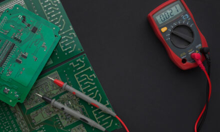 Programowanie mikrokontrolerów: Podstawy dla elektroniki DIY